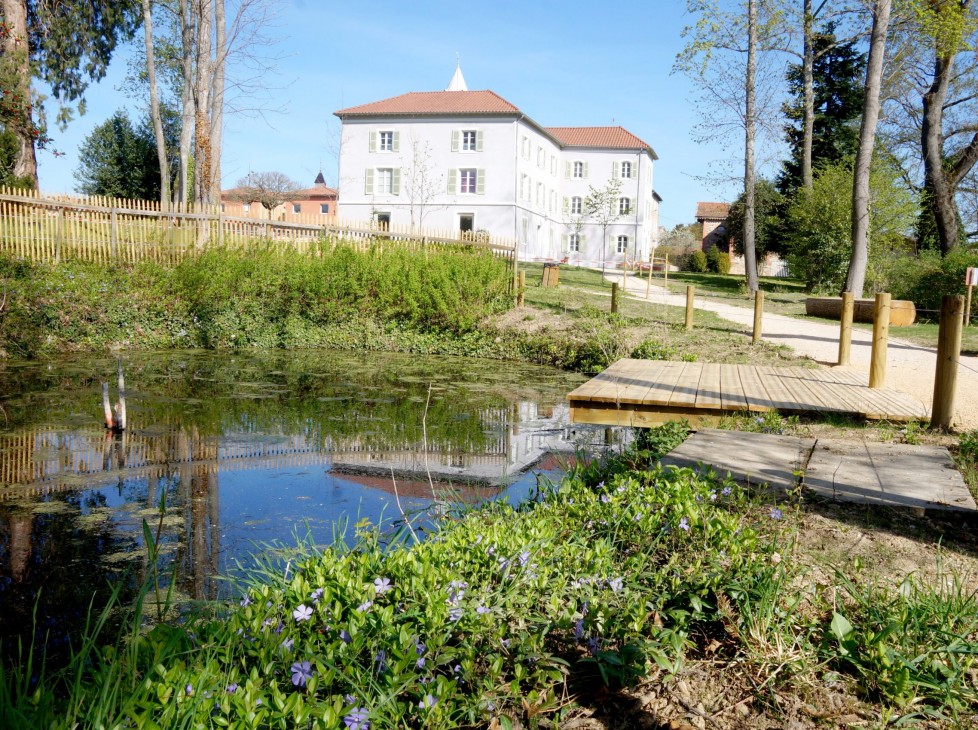 Aménagement de la place et du parc du clos Mary